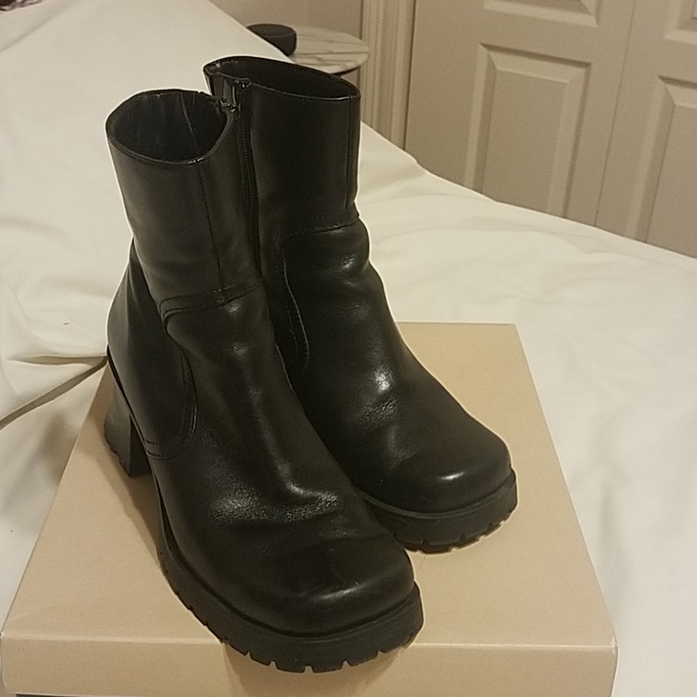Bass boots